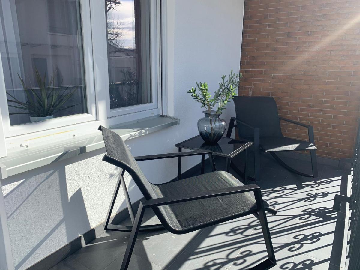 Prime Host Balcony Apartment Karlsruhe
